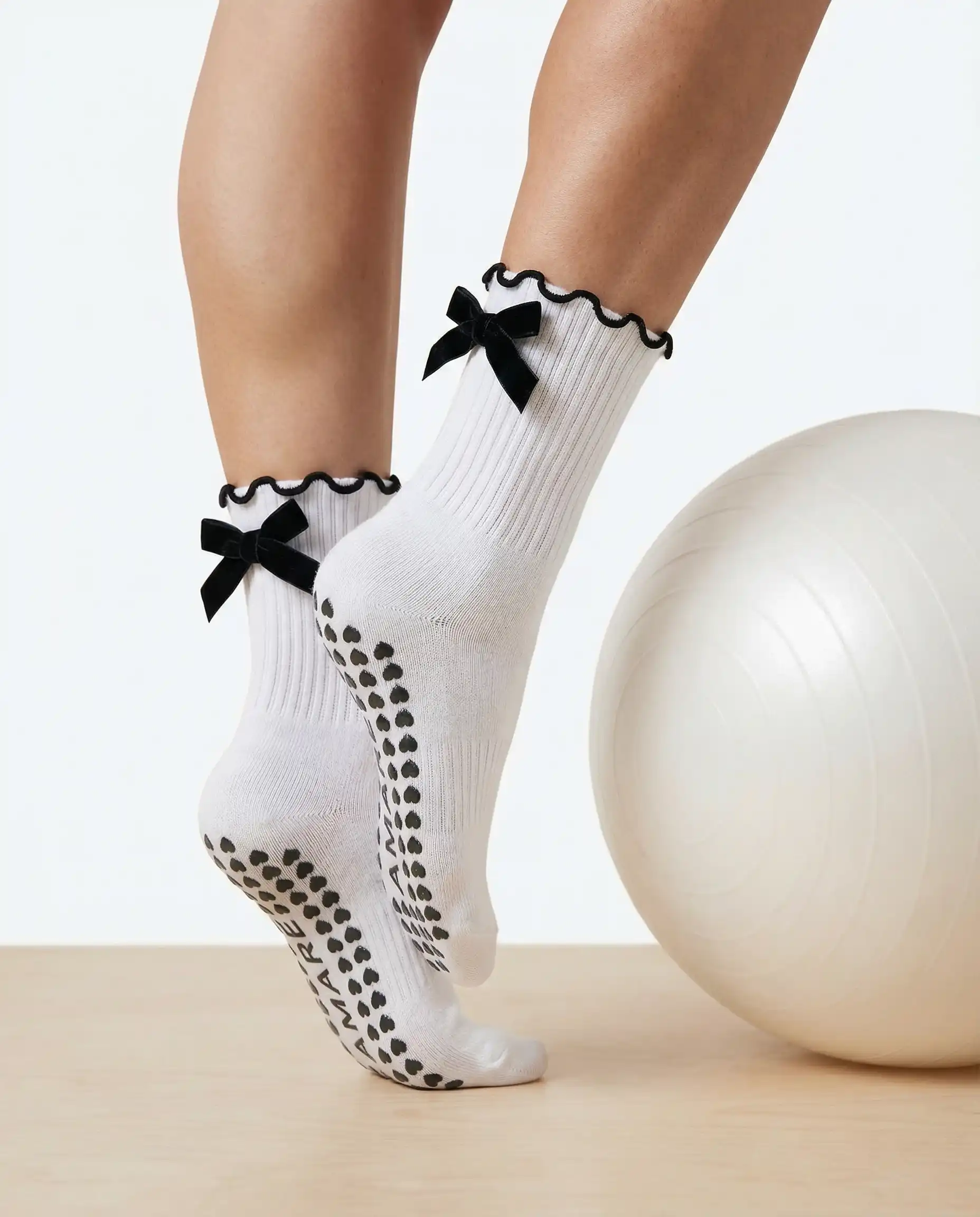 AMARÉ Grip Socks - Black & White